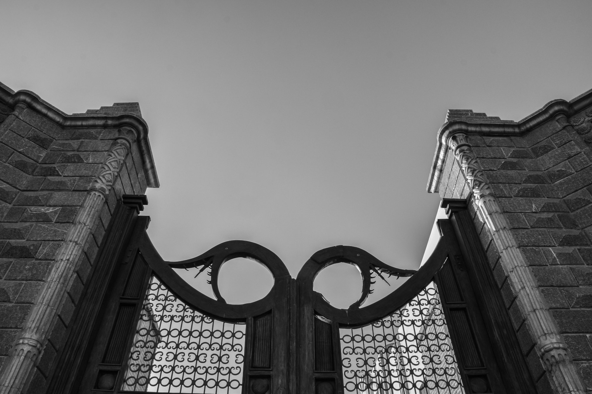 سردر کارخانهٔ ریسباف